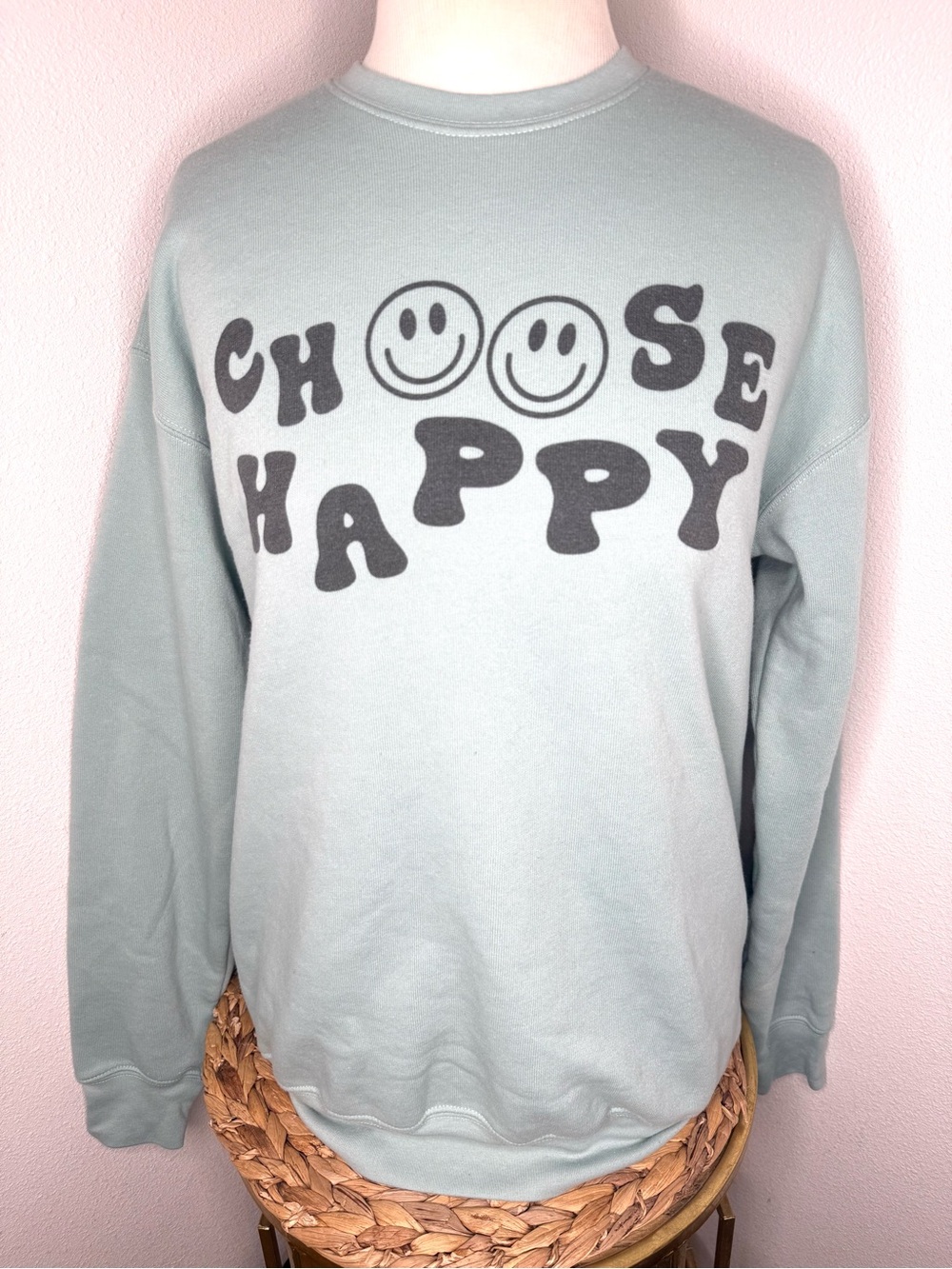 Choose Happy Smiley Graphic Sweatshirt light blue dusty crewneck longsleeve
